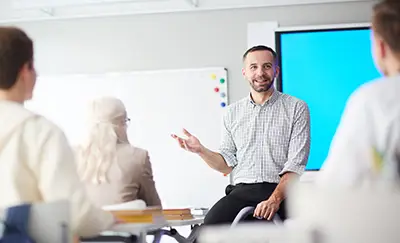 Cuál es el campo laboral de un profesor con postgrado