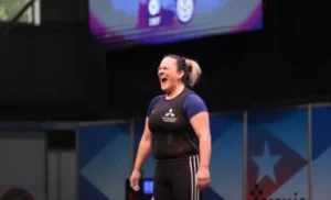 UNAB entregó beca a la destacada deportista María Fernanda Valdés para estudiar el MBA con mención en Tecnología