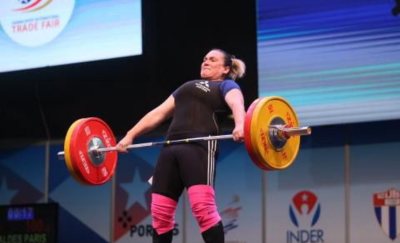 UNAB entregó beca a la destacada deportista María Fernanda Valdés para estudiar el MBA con mención en Tecnología