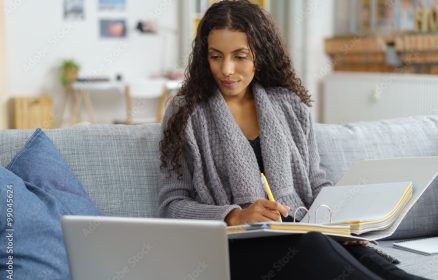 Estudiando un magíster en educación online.