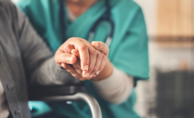 Académica UNAB aborda la importancia de la atención geriátrica integral en distintas charlas y actividades