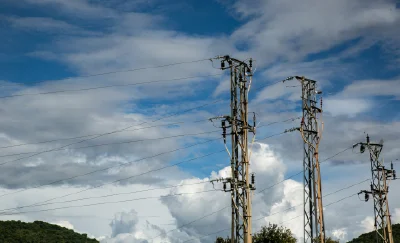 Director UNAB aborda desafíos de transmisión eléctrica en Chile