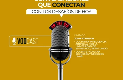 Promotional poster for a podcast: 'Conversaciones que conectan' with a vintage mic on a mustard background and guest notes on the right side.